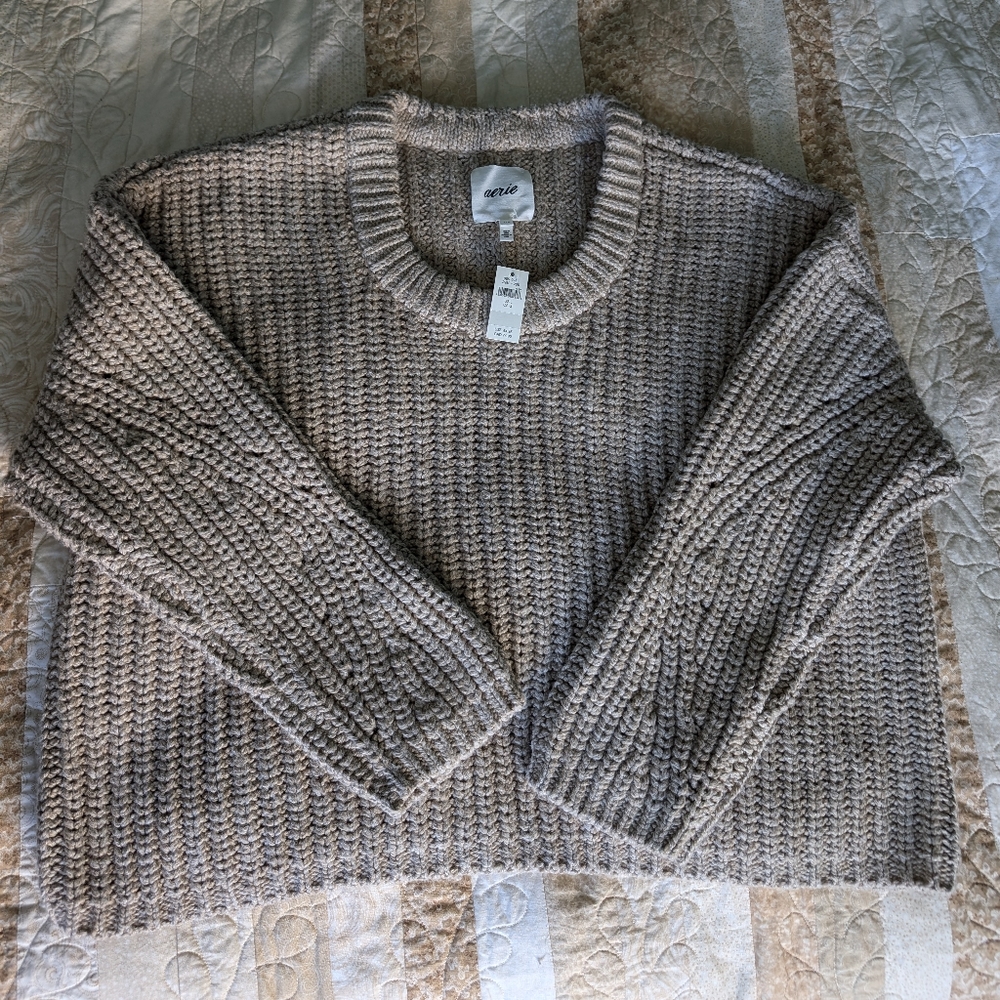 Arie size Large tan sweater
